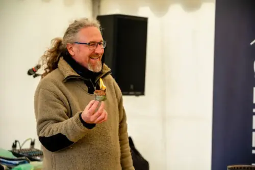 Andreas mit einem brennenden Eizünder